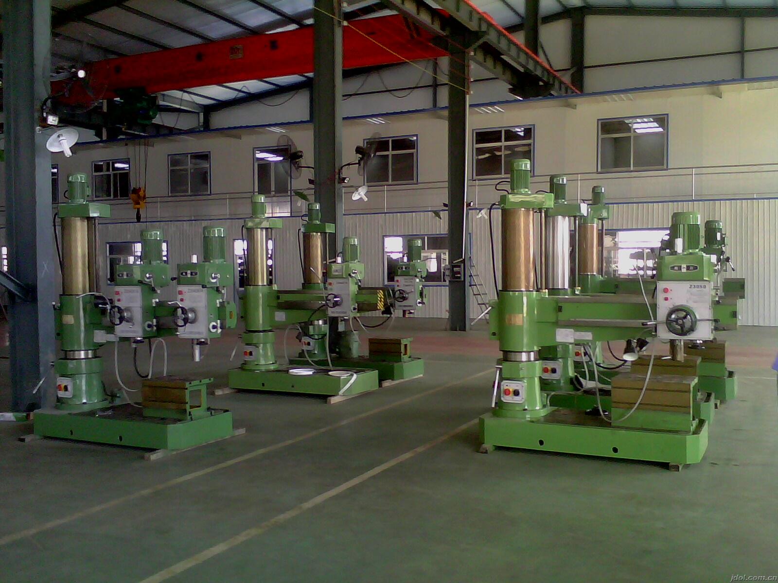 搖臂鉆床現(xiàn)場圖