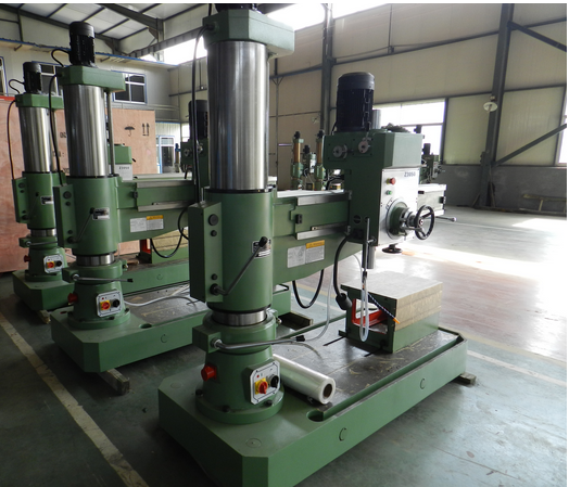 搖臂鉆床車(chē)間圖